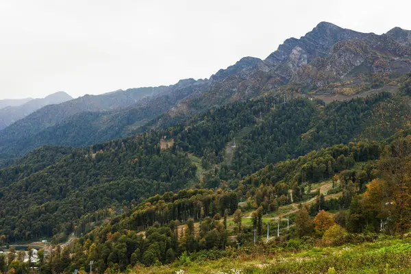Krasnodar bölgesi. Sochi, Rosa Khutor. Dağlar.
