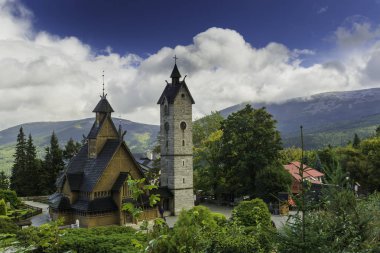 Temple, Karpacz kilisede Wang