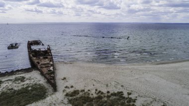 Shipwreck bay, Orp Wicher, Orp Grom, Hel üzerinde, havadan görünümü
