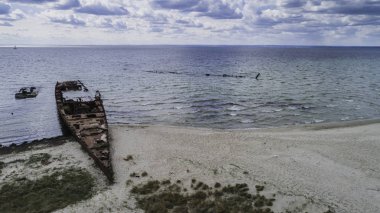 Shipwreck bay, Orp Wicher, Orp Grom, Hel üzerinde, havadan görünümü