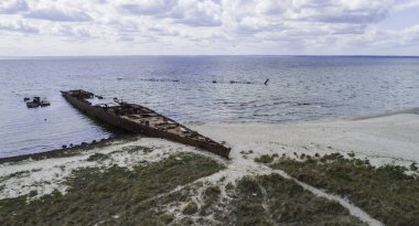 Shipwreck bay, Orp Wicher, Orp Grom, Hel üzerinde, havadan görünümü