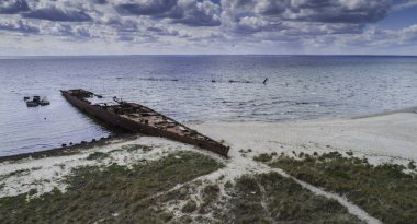 Shipwreck bay, Orp Wicher, Orp Grom, Hel üzerinde, havadan görünümü
