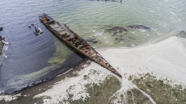 Shipwreck bay, Orp Wicher, Orp Grom, Hel üzerinde, havadan görünümü