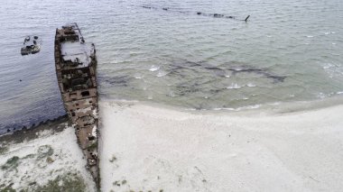 Shipwreck bay, Orp Wicher, Orp Grom, Hel üzerinde, havadan görünümü