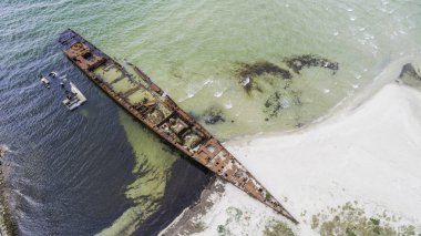 Shipwreck bay, Orp Wicher, Orp Grom, Hel üzerinde, havadan görünümü