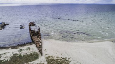 Shipwreck bay, Orp Wicher, Orp Grom, Hel üzerinde, havadan görünümü