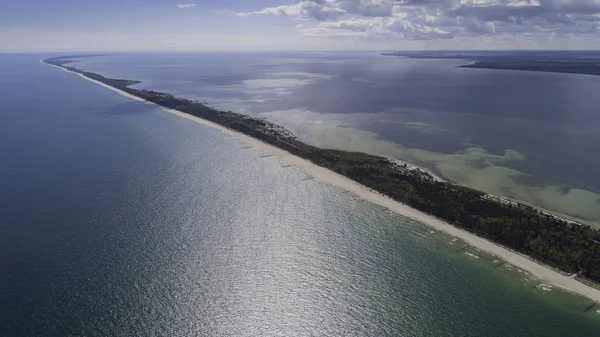 Baltık Denizi üzerinde büyüleyici bir yer olan Hel Yarımadası'nın havadan görünümü, Polonya