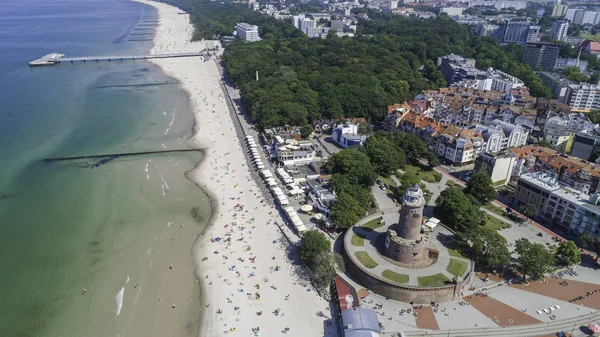 Kolobrzeg havadan görünümü - Baltık Denizi üzerinde güzel bir şehir ve spa