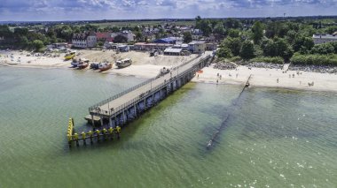 Chlop liman ve yazlık tatil plajda duran balıkçı tekneleri