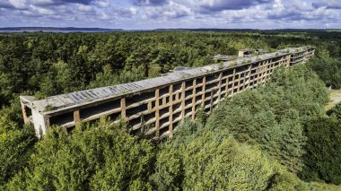Prora - Rgen adasında Baltık Denizi'nde dev bir tarihi Nazi tatil beldesi