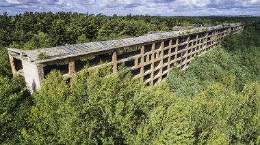 Prora - Rgen adasında Baltık Denizi'nde dev bir tarihi Nazi tatil beldesi