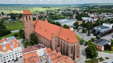 Polonya 'daki Kwidzyn Şatosu ve Gotik Katedrali' nin Hava Görüntüsü, Tarihi Tarihi İniş Panoraması