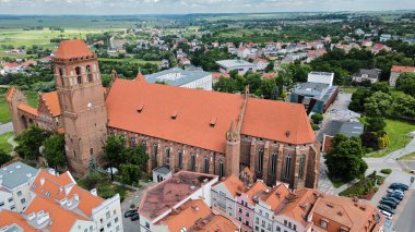 Polonya 'daki Kwidzyn Şatosu ve Gotik Katedrali' nin Hava Görüntüsü, Tarihi Tarihi İniş Panoraması