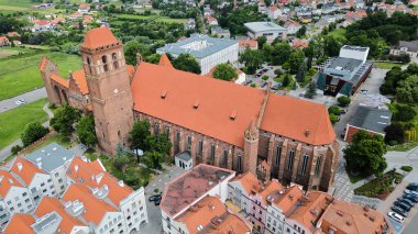 Polonya 'daki Kwidzyn Şatosu ve Gotik Katedrali' nin Hava Görüntüsü, Tarihi Tarihi İniş Panoraması