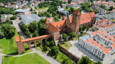 Polonya 'daki Kwidzyn Şatosu ve Gotik Katedrali' nin Hava Görüntüsü, Tarihi Tarihi İniş Panoraması