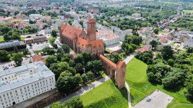Polonya 'daki Kwidzyn Şatosu ve Gotik Katedrali' nin Hava Görüntüsü, Tarihi Tarihi İniş Panoraması