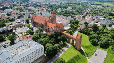 Polonya 'daki Kwidzyn Şatosu ve Gotik Katedrali' nin Hava Görüntüsü, Tarihi Tarihi İniş Panoraması