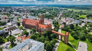Polonya 'daki Kwidzyn Şatosu ve Gotik Katedrali' nin Hava Görüntüsü, Tarihi Tarihi İniş Panoraması