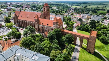 Polonya 'daki Kwidzyn Şatosu ve Gotik Katedrali' nin Hava Görüntüsü, Tarihi Tarihi İniş Panoraması