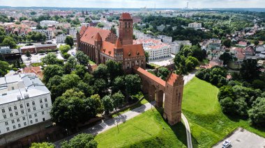 Polonya 'daki Kwidzyn Şatosu ve Gotik Katedrali' nin Hava Görüntüsü, Tarihi Tarihi İniş Panoraması