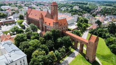 Polonya 'daki Kwidzyn Şatosu ve Gotik Katedrali' nin Hava Görüntüsü, Tarihi Tarihi İniş Panoraması