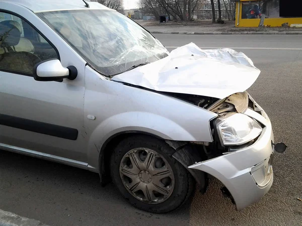 Folgen Eines Autounfalls Auto Beschädigt — Stockfoto