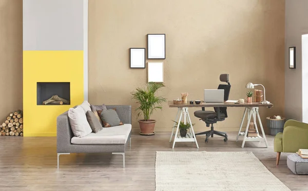 Dekorative Moderne Freiberufliche Homeoffice Stil Braune Wand Und Graue Sofadekoration — Stockfoto