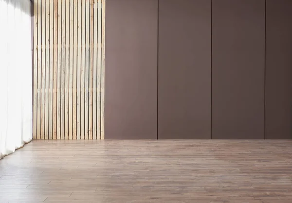 Kahverengi Duvar Arka Plan Tahta Nesne Dekorasyonu Modern Oda Pencere — Stok fotoğraf