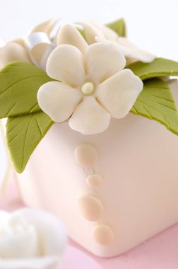 arka plan üzerinde güzel düğün pastası