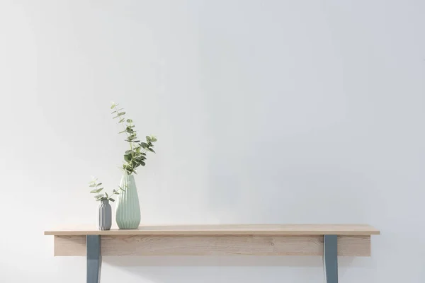 Prateleira Madeira Moderna Casa Com Vasos — Fotografia de Stock