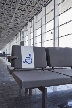 Uçak bekleme ve oturma alanı.