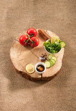 arka planda sebze ile ahşap plaka, yakın