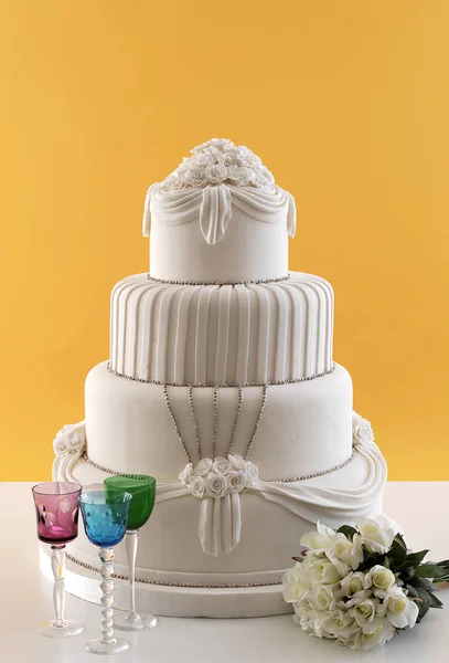 Wedding Cake Colored Glasses Wallpaper — Stock Photo, Image