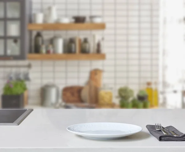 Новая Концепция Современной Кухни Кухонные Принадлежности Новой Мебелью Размытый Внешний — стоковое фото