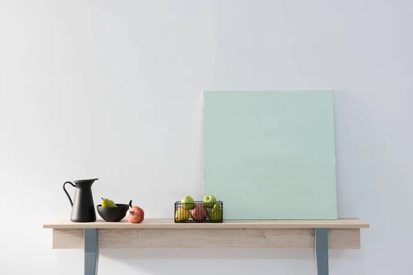 Mesa Madeira Moderna Casa Com Frutas — Fotografia de Stock