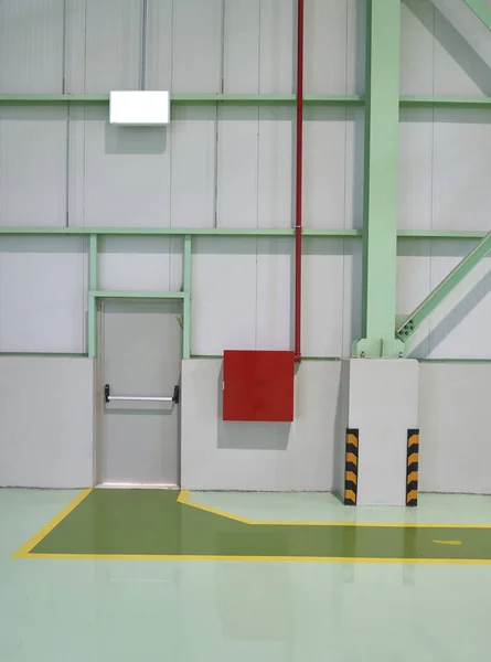 Deklanşör kapı veya haddeleme kapı kırmızı renk, yeni fabrika şantiye 