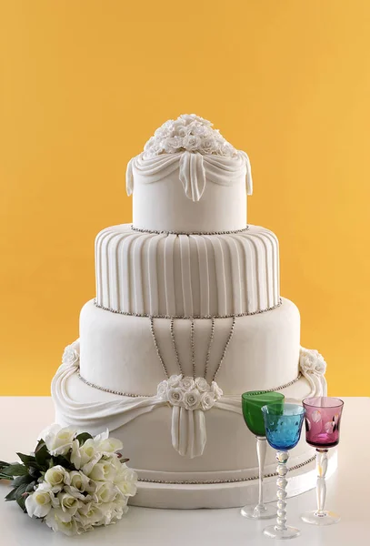 Wedding Cake Colored Glasses Wallpaper — Stock Photo, Image