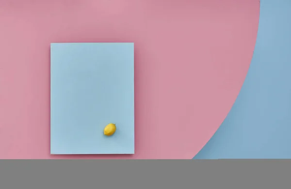 Lemon Blue Pink Table — Stock Photo, Image