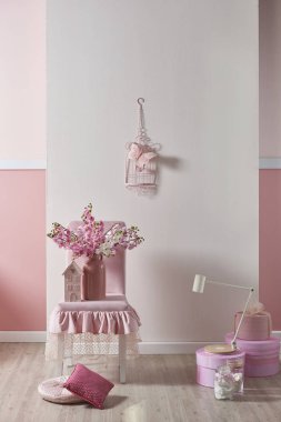pembe, beyaz duvar ve dekoratif iç tasarım ev ve çocuk odası için çiçekli, tasarım yatak odası