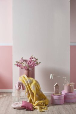 pembe, beyaz duvar ve dekoratif iç tasarım ev ve çocuk odası için çiçekli, tasarım yatak odası