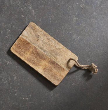 siyah arka plan ve kesme tahtası