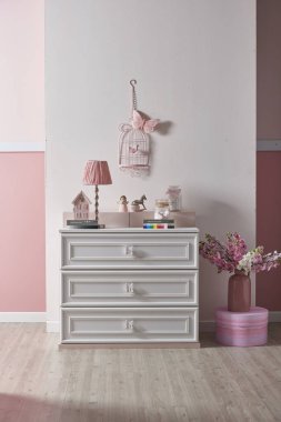 ev ve çocuk odası için modern pembe beyaz duvar ve dekoratif iç tasarım, yatak odası için tasarımlar