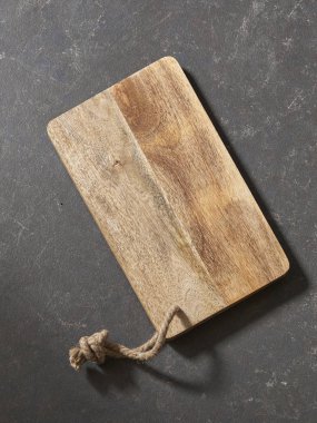 siyah arka plan ve kesme tahtası