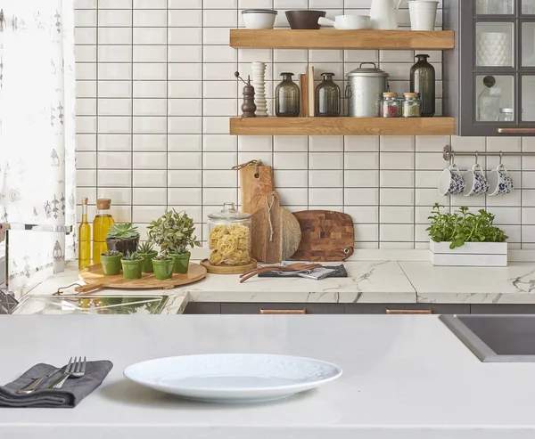 Fondo Moderno Con Mesa Con Accesorios Cocina Modernos Diseño Interiores —  Fotos de Stock