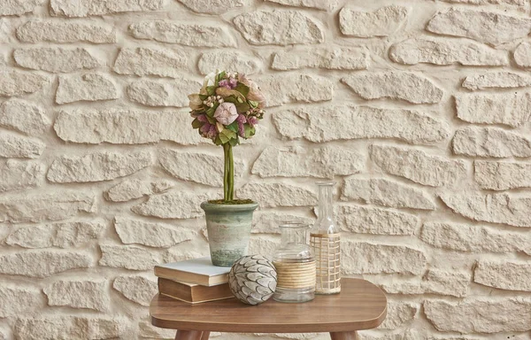 Ziegelwand Hause Tanne Ornament Und Accessoire Stil Buch Vase Von — Stockfoto