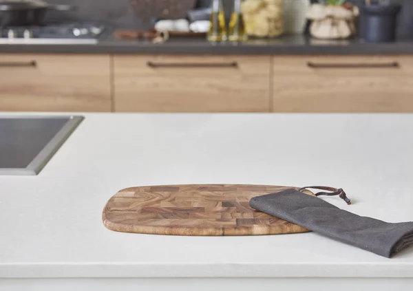 Нова Концепція Сучасної Кухні Кухонні Аксесуари Новими Меблями Розмитим Зовнішнім — стокове фото