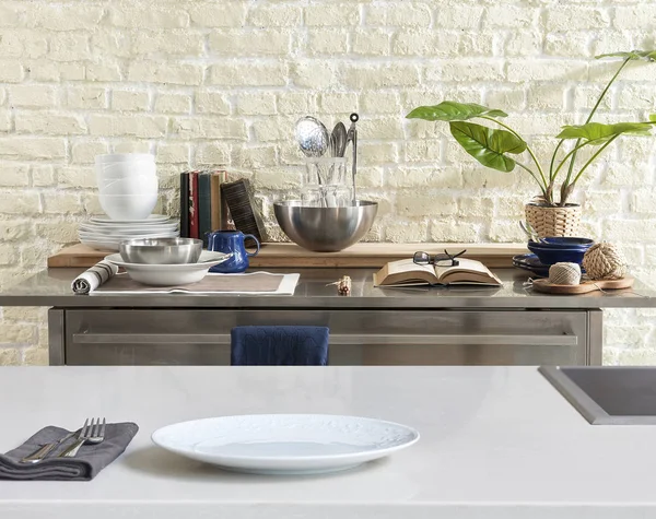 Achtergrond Modern Met Tafel Met Moderne Keuken Accessoires Interieur Design — Stockfoto