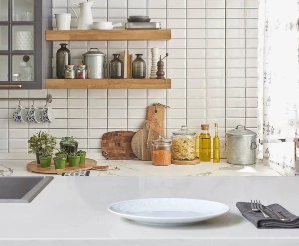 Fondo Moderno Con Mesa Con Accesorios Cocina Modernos Diseño Interiores —  Fotos de Stock