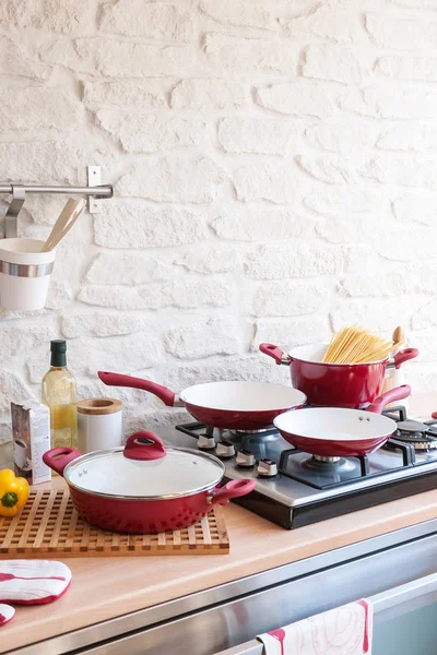 Achtergrond Witte Tafel Met Moderne Keuken Accessoires Interieur Design — Stockfoto