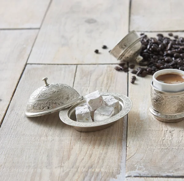 Mesa Madera Taza Café Con Comida Fondo —  Fotos de Stock